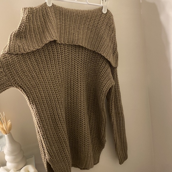 Fashion Nova Jersey Girl Sweater -Camel- Women’s size: Small NEVER WORN- Tags On - Picture 2 of 5